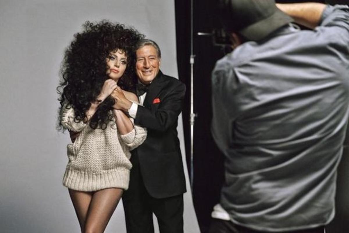 Lady Gaga i Tony Bennet, en el ’making of’ de la campanya per a la marca ’low cost’ H&M. Lady Gaga i Tony Bennet, en el ’making of’ de la campanya per a la marca ’low cost’ H&M.