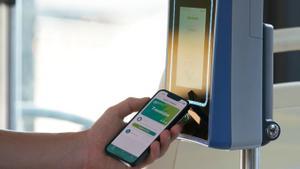 Els usuaris d'iPhone ja poden tornar a descarregar les dues aplicacions per gestionar i pagar amb la T-Mobilitat