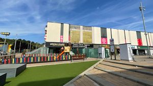 Cae otra placa de hormigón en el centro comercial Via Sabadell