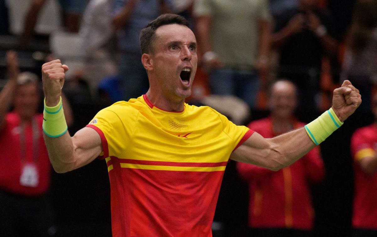 Un èpic Bautista i un gran Alcaraz classifiquen Espanya Un èpic Bautista i un gran Alcaraz classifiquen Espanya