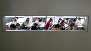 Bellaterra 09/06/2015 pruebas de selectividad pruebas de acceso a la universidad pau en la escola denginyeria de la uab en la foto durante la prueba de llengua catalana foto Ferran Nadeu