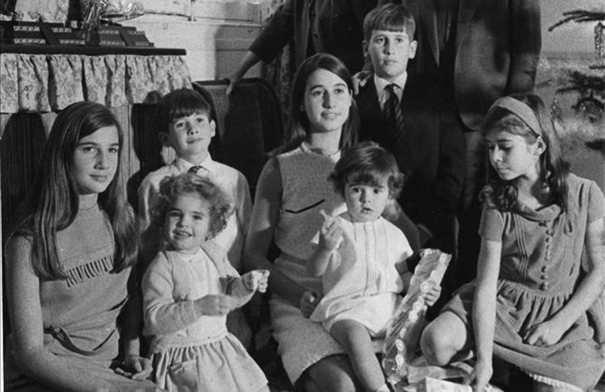 zentauroepp5178306 archivo 30 9 1991 francisco franco y carfmen polo rodeados d201119132148 zentauroepp5178306 archivo 30 9 1991 francisco franco y carfmen polo rodeados d201119132148