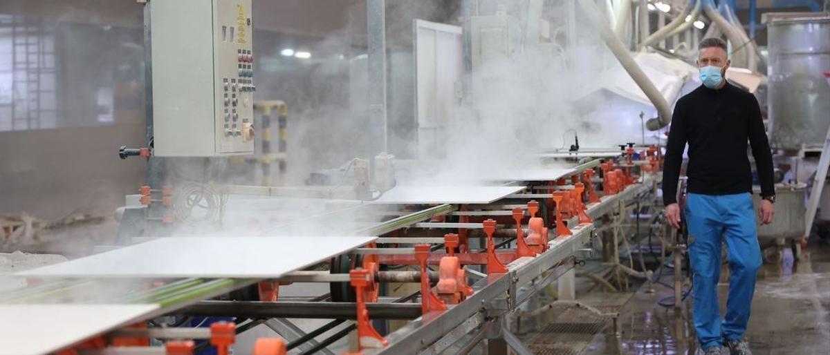 El Govern torna a deixar el sector de la ceràmica sense ajudes per la pujada del gas El Govern torna a deixar el sector de la ceràmica sense ajudes per la pujada del gas