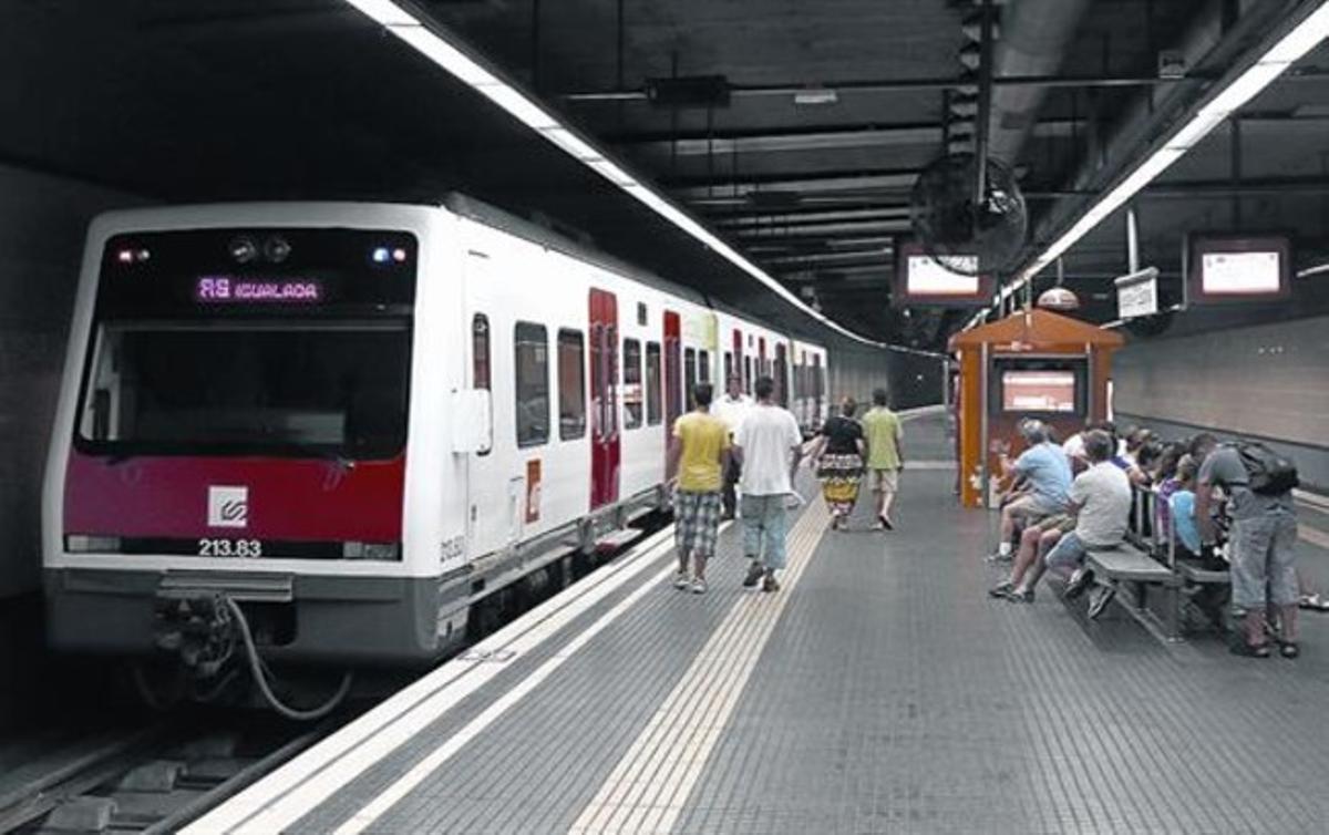 Estació de Ferrocarrils de la Generalitat de la plaça d’Espanya, que des del 2013 ofereix més connectivitat. Estació de Ferrocarrils de la Generalitat de la plaça d’Espanya, que des del 2013 ofereix més connectivitat.