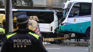 El xoc de dos autocars a  la Diagonal provoca 51 ferits