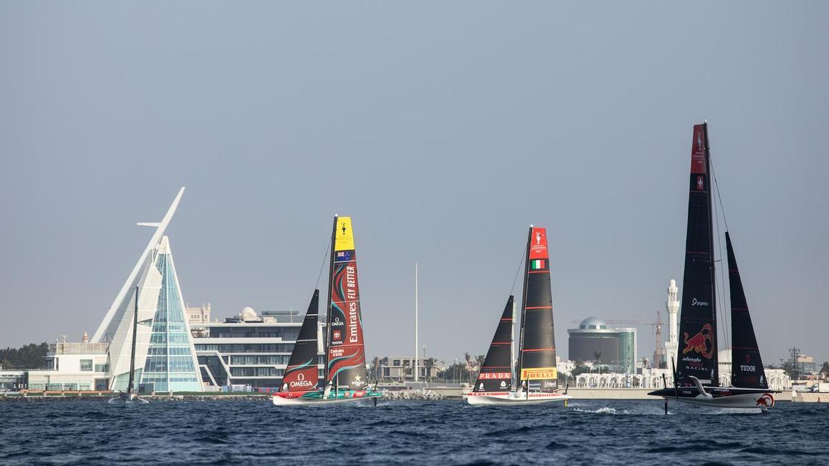 Últim entrenament abans de la regata preliminar de la Copa Amèrica de vela a Jiddah