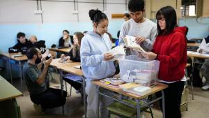 Alumnado de primero de bachillerato del instituto Eduard Fontserè de LHospitalet.