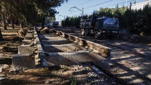 Trazado ferroviario interrumpido en Paiporta.