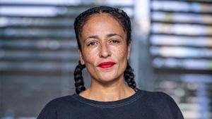Zadie Smith: "Per a Zuckerberg, un nen de 13 anys val 275 dòlars, com el preu d’un esclau"