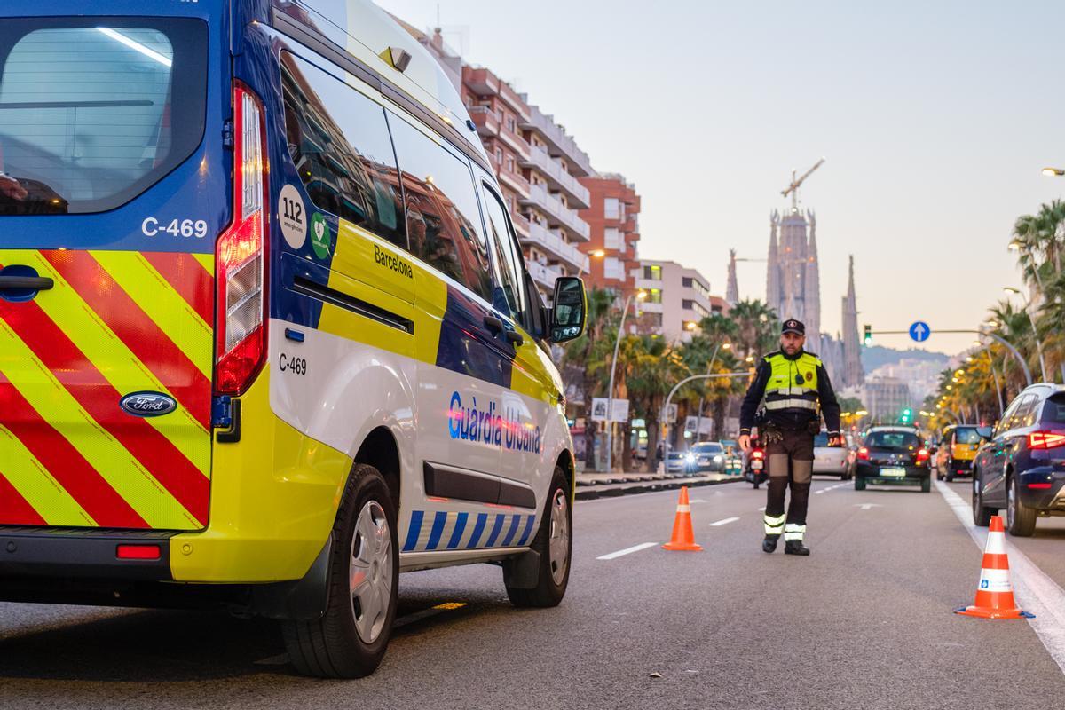BCN desplega una operació especial contra pràctiques il·legals de VTC BCN desplega una operació especial contra pràctiques il·legals de VTC