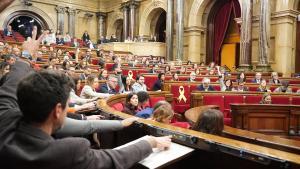 El pleno del Parlament este jueves en un instante de votaciones.