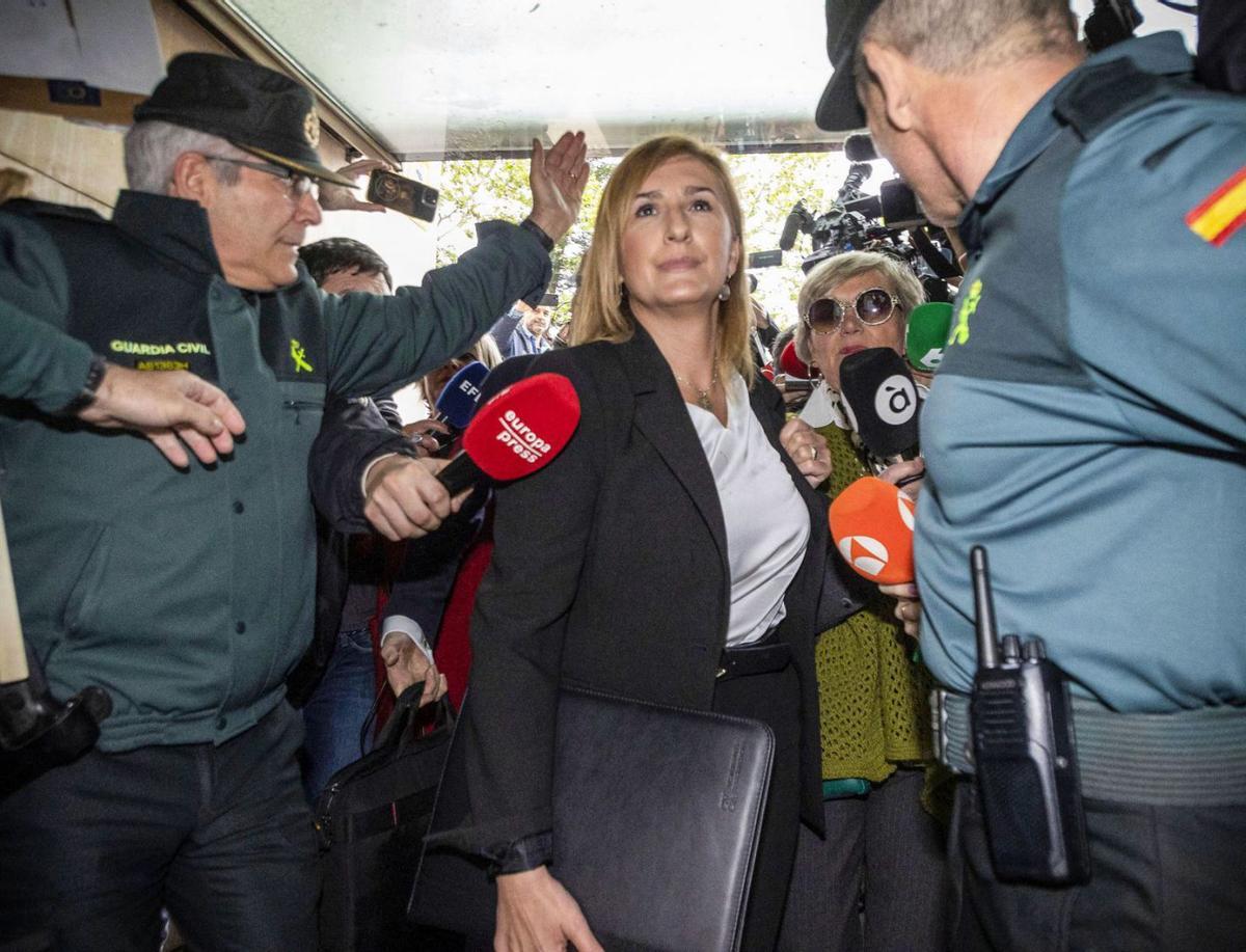 L’exconsellera Pradas protegeix Mazón i s’escuda en la seva inexperiència