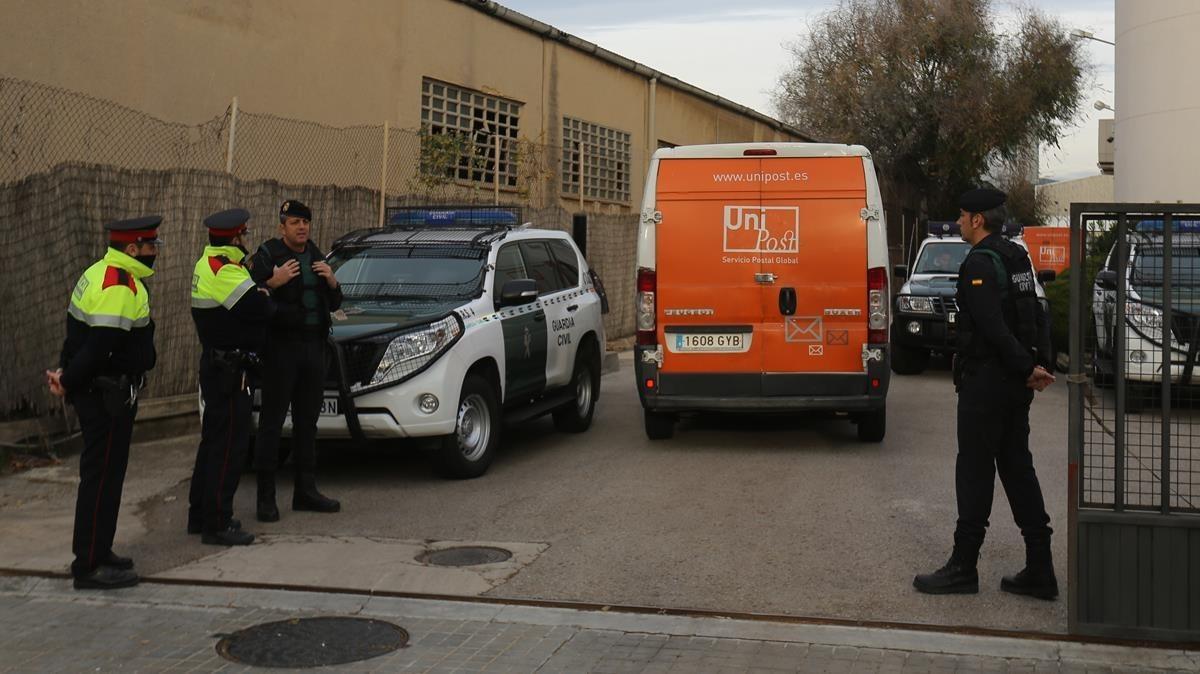 zentauroepp41311502 hospitalet registro unipost guardia civil foto danny camin171214095053 zentauroepp41311502 hospitalet registro unipost guardia civil foto danny camin171214095053