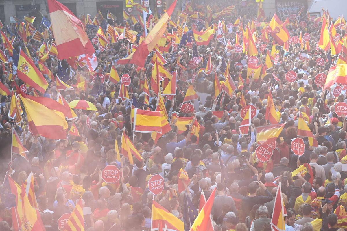 Concentració a la plaça Sant Jaume convocada pel PP contra la amnistia