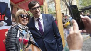 Els polítics escalfen motors entre llibres, roses i sondejos