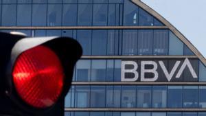 La CNMC demana més dades de l’opa del BBVA que en la fusió CaixaBank-Bankia