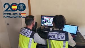 Agentes de la Policía buscan a ciberdelincuentes de pornografía infantil que distribuyen archivos pedófilos
