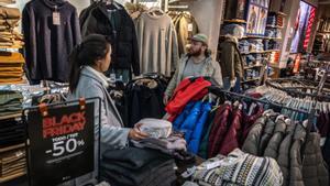 El 74% de comerços inspeccionats en l’últim Black Friday van cometre algun frau