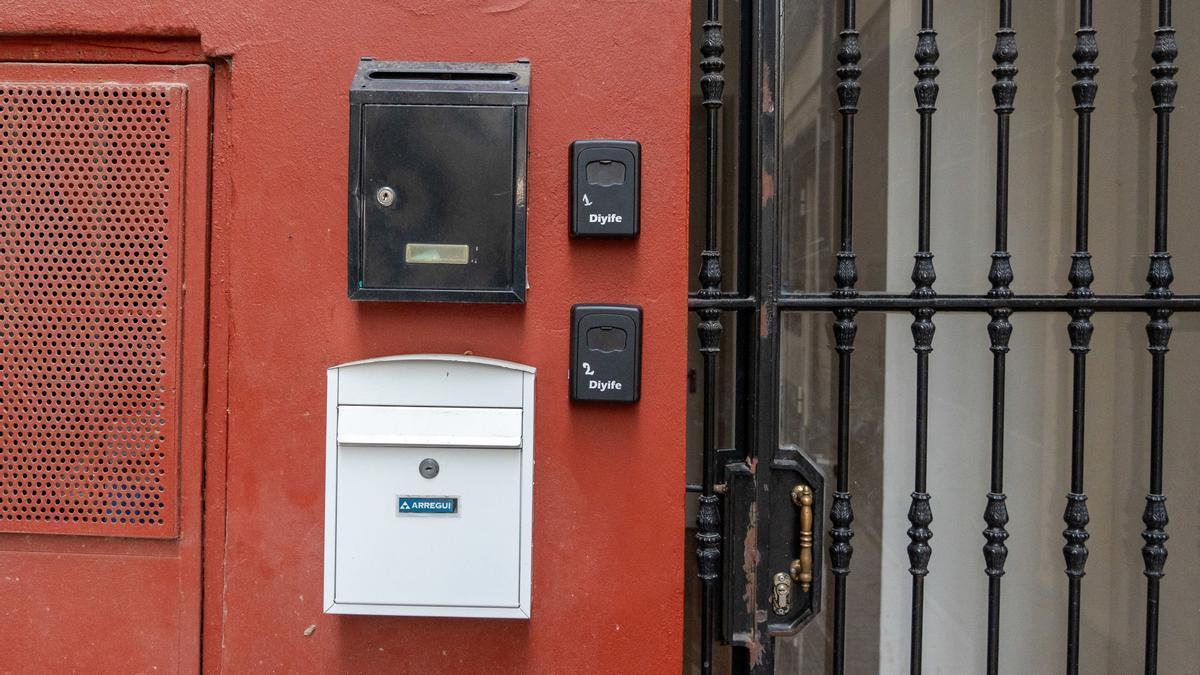 El TC avala la llei catalana que permet que les llicències de pisos turístics deixin de ser perpètues El TC avala la llei catalana que permet que les llicències de pisos turístics deixin de ser perpètues