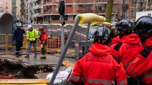 Les obres de l’L8 causen un guèiser en ple Eixample