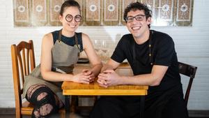 Gerard Cuartero y Sara di Bari, en el restaurante 77 Kilos, en Barcelona.
