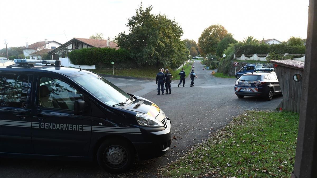 zentauroepp50633641 french gendarme officers stand during a search at the house 191029184032 zentauroepp50633641 french gendarme officers stand during a search at the house 191029184032