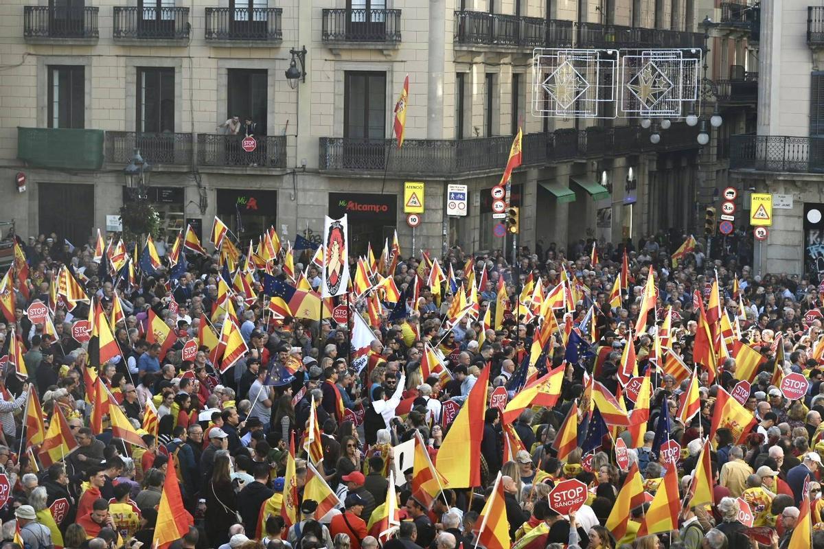 Concentració a la plaça Sant Jaume convocada pel PP contra la amnistia