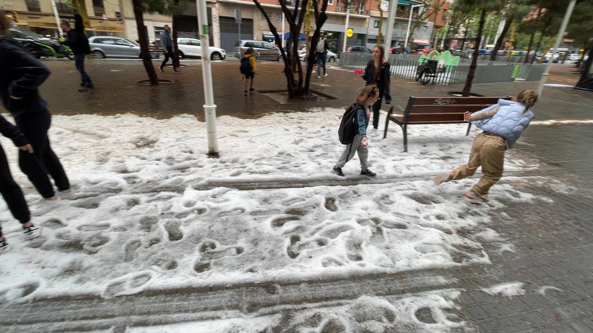 El temps a Barcelona i la resta de Catalunya avui: última hora sobre la pluja i el risc de precipitacions per al cap de setmana, en directe El temps a Barcelona i la resta de Catalunya avui: última hora sobre la pluja i el risc de precipitacions per al cap de setmana, en directe
