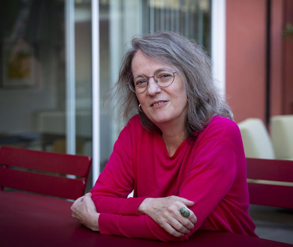 Marta Sanz: "Si l’estil brilla en una dona et diuen verbosa; en un home, estilista. Marta Sanz: "Si l’estil brilla en una dona et diuen verbosa; en un home, estilista.