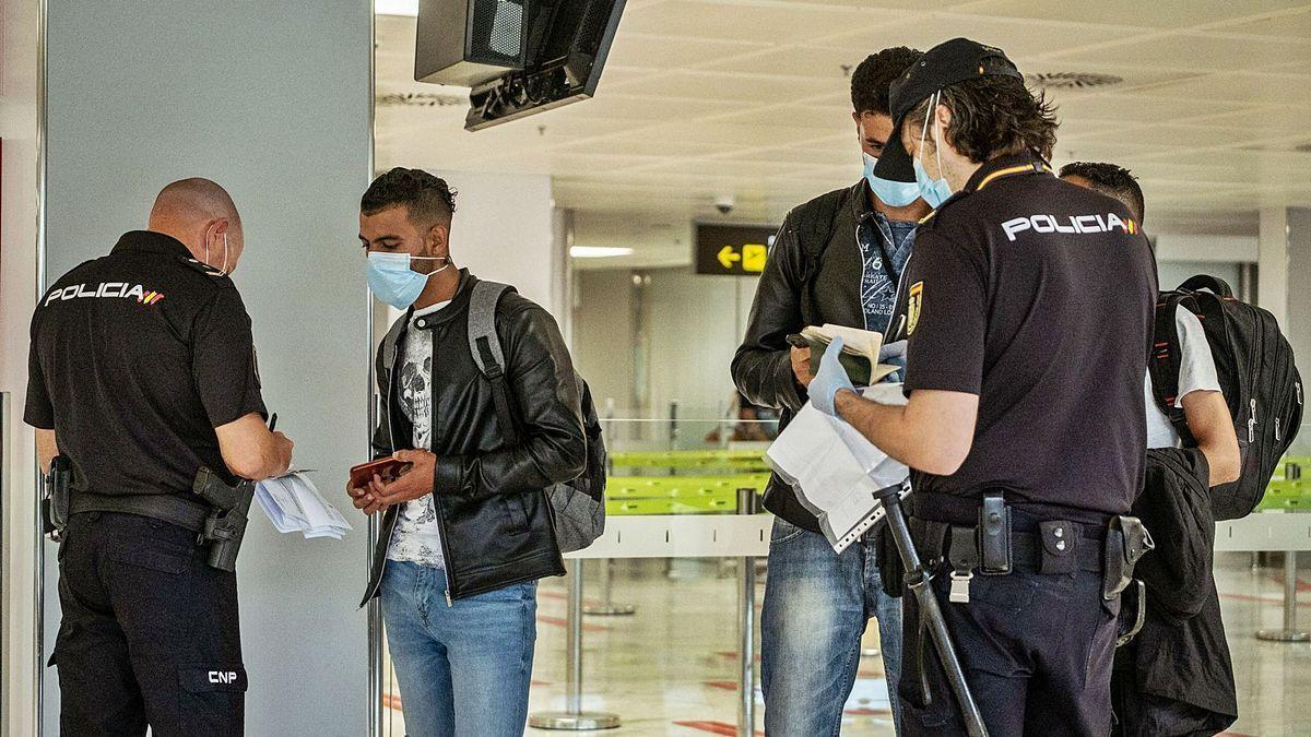Koldo García va oferir al cap de la Policia Nacional avions d’Air Europa per deportar migrants magribins durant la covid Koldo García va oferir al cap de la Policia Nacional avions d’Air Europa per deportar migrants magribins durant la covid