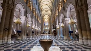 Notre-Dame reneix davant una França convulsa