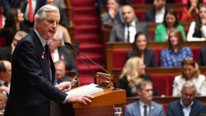 Barnier planeja retallades i sedueix Le Pen amb una dura política migratòria