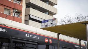 Un veí de Sant Andreu exigeix traslladar una parada de l’H6