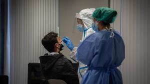 Covid a Catalunya: el virus es gripalitza i passa a ser «un virus respiratori més»