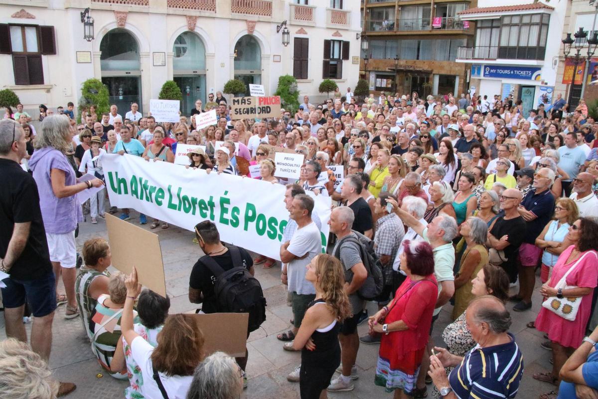 La manifestación de vecinos de Lloret de Mar La manifestación de vecinos de Lloret de Mar