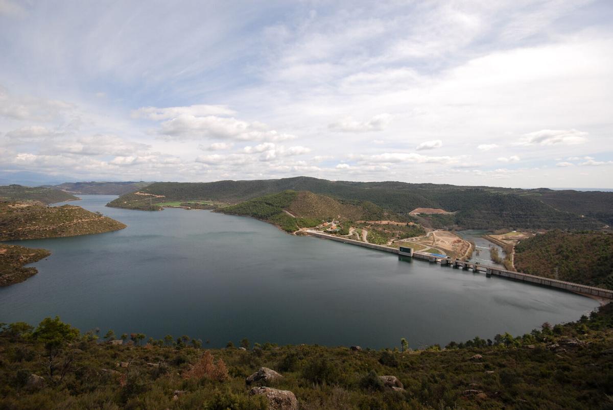 Rialb, el segon embassament més gran de Catalunya i el més jove, bat un nou rècord d’ompliment Rialb, el segon embassament més gran de Catalunya i el més jove, bat un nou rècord d’ompliment