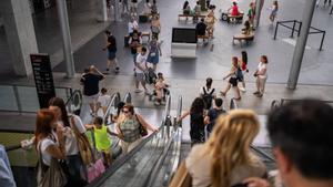 Paga 1.360 euros per aparcar dos mesos a La Maquinista de Barcelona: "Costa més que el cotxe"
