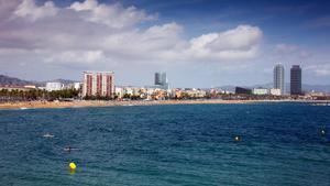 Nedar mar endins a Barcelona: consells, riscos i pors