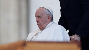 El papa Francesc obre una nova etapa, lliure de l’ombra del conservador Ratzinger