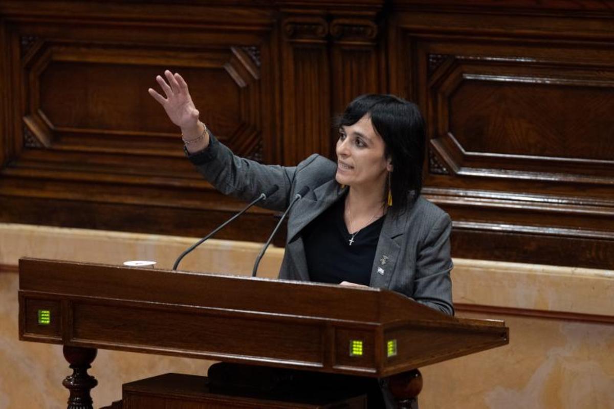 La portavoz del Grupo Mixto en el Parlamento de Catalunya y presidenta de Aliança Catalana, Sílvia Orriols, interviene durante un debate de Política General en el Parlament de Catalunya. La portavoz del Grupo Mixto en el Parlamento de Catalunya y presidenta de Aliança Catalana, Sílvia Orriols, interviene durante un debate de Política General en el Parlament de Catalunya.