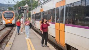 La estación de Rodalies de Montcada Bifurcació, en el primer día laborable en que vuelven a funcionar las líneas R3, R4 y R7
