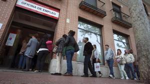 Treball planteja abaixar de 52 a 45 anys l’edat per poder cobrar el subsidi d’atur